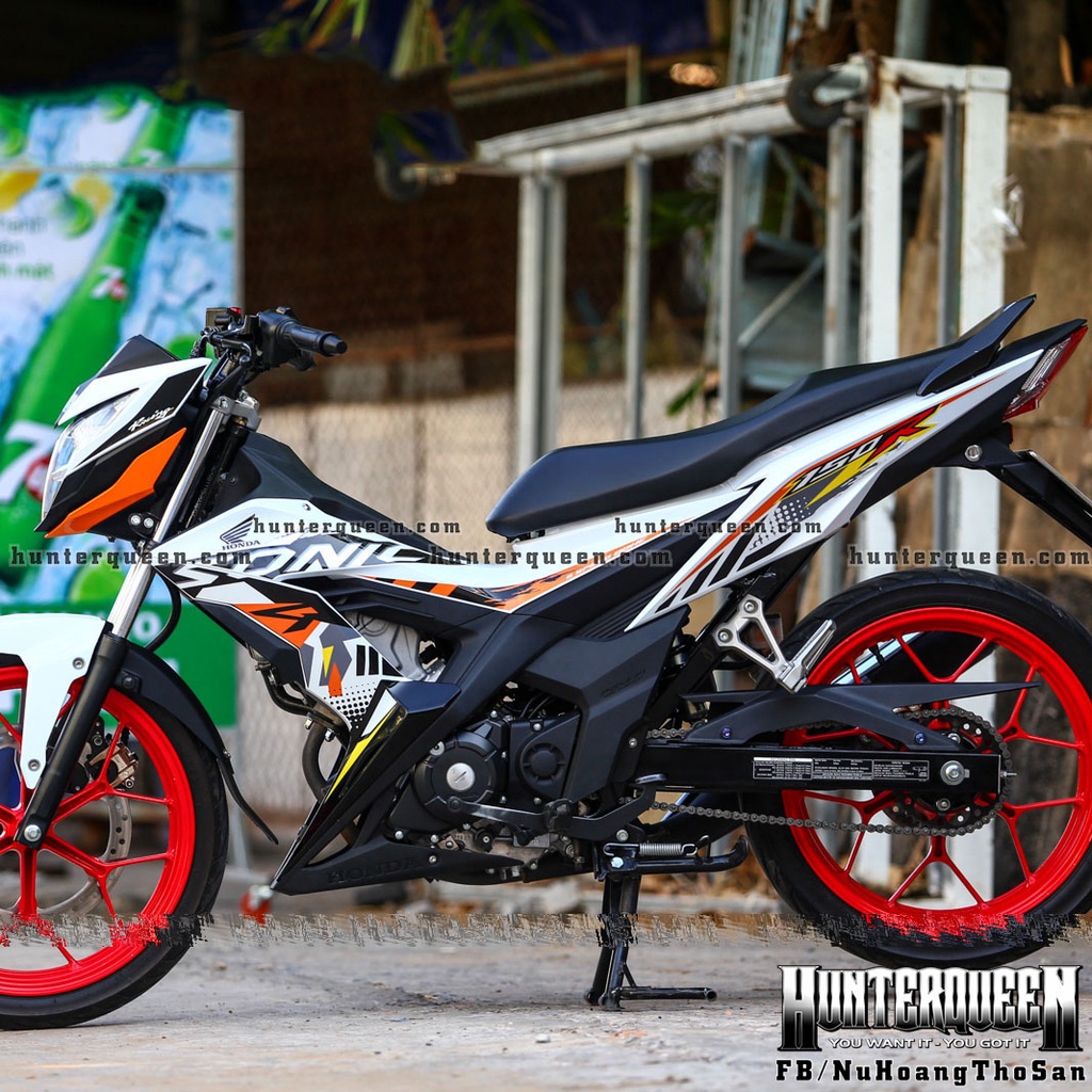 Tem rời UV cao cấp, mẫu 2017 dán xe Sonic màu trắng đen. Decal chống nước, không bay màu, bong tróc. Độ bền cao