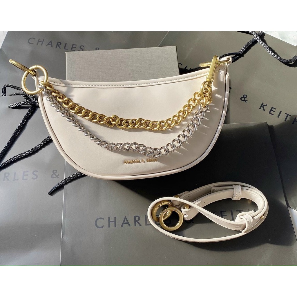 Túi xách đeo chéo đeo vai charles&amp;keith model CK2-80781582 màu kem phối dây xích cầm tay hoặc kẹp nách mẫu mới lên 2021