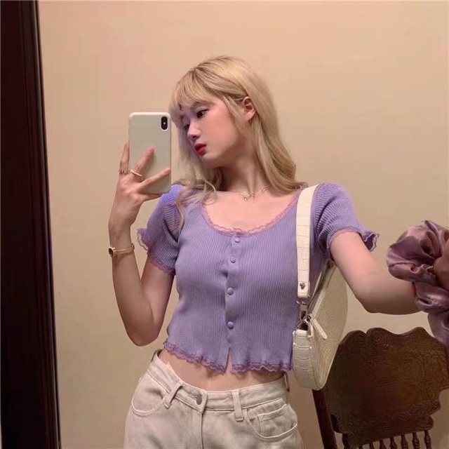 Áo len croptop cúc mở pha ren