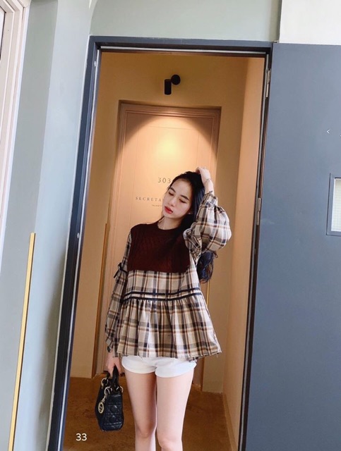 Áo babydoll kẻ nâu pha len trào lưu hot 2020