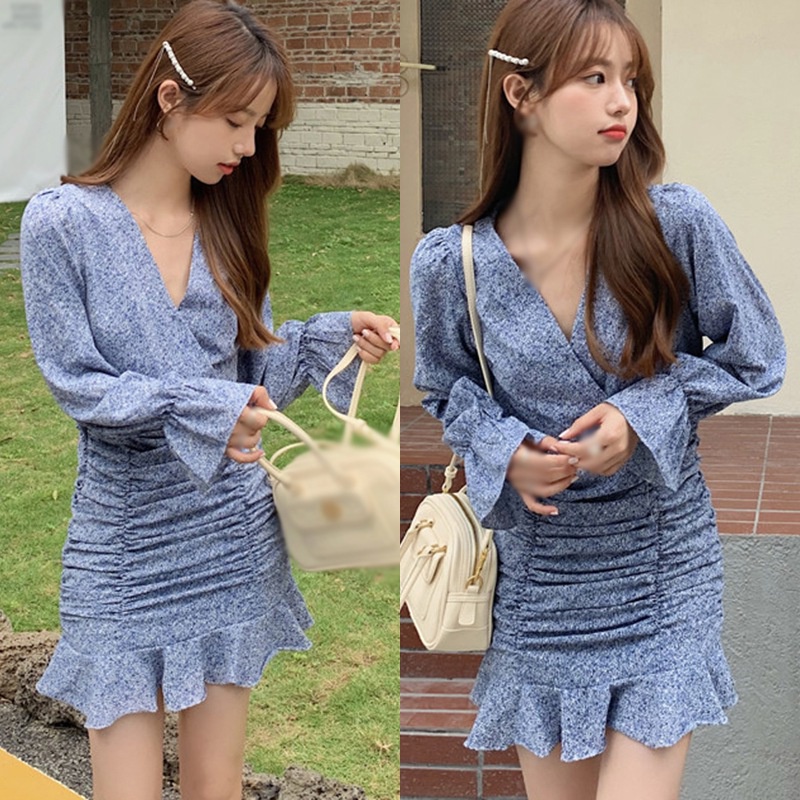 Đầm Hoa Tay Dài Cổ Chữ V