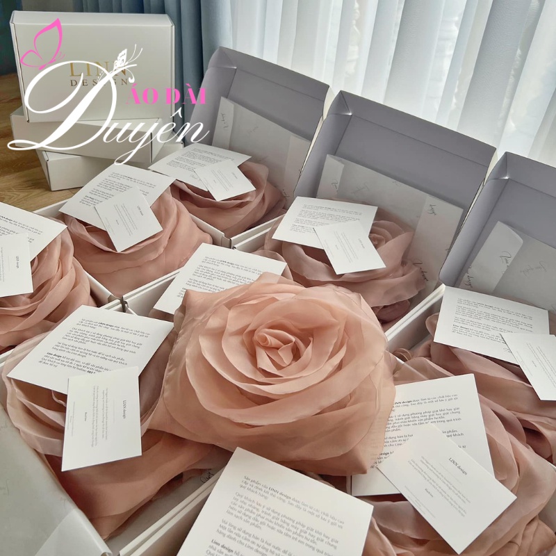 Áo dài cách tân 4 tà kết hoa 3d siêu to trước ngực cover thiết kế hot hit