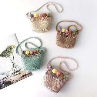 Túi đeo chéo đan lát phối hoa dễ thương cho bé gái