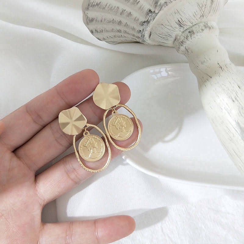 Khuyên Tai Tròn và Oval