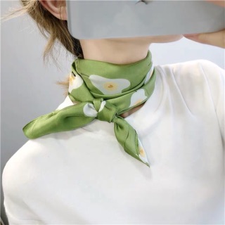 Khăn choàng cổ lụa vuông hình trái lê