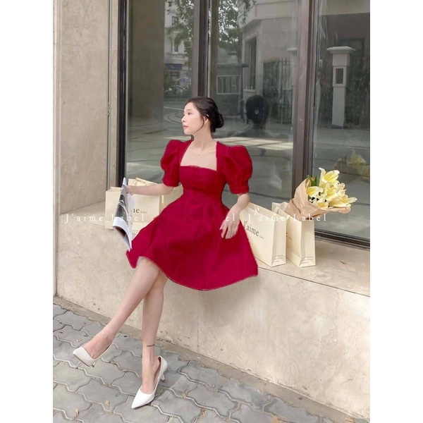 Đầm xoè cổ vuông tay bồng