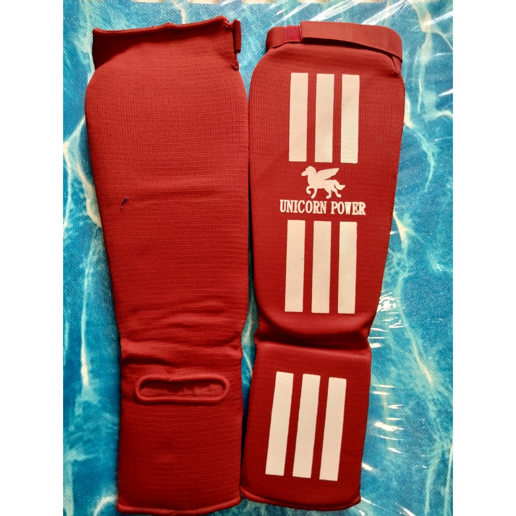 Bảo hộ chân và mu bàn chân, Dụng cụ bảo vệ chân Ailaikit dùng cho các môn võ Vovinam, Karatedo, kickboxing, Muay Thái.