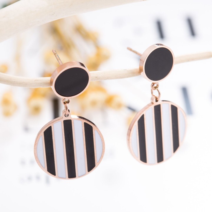 Bông Tai Dự Tiệc Titan Không Đen TT 1753