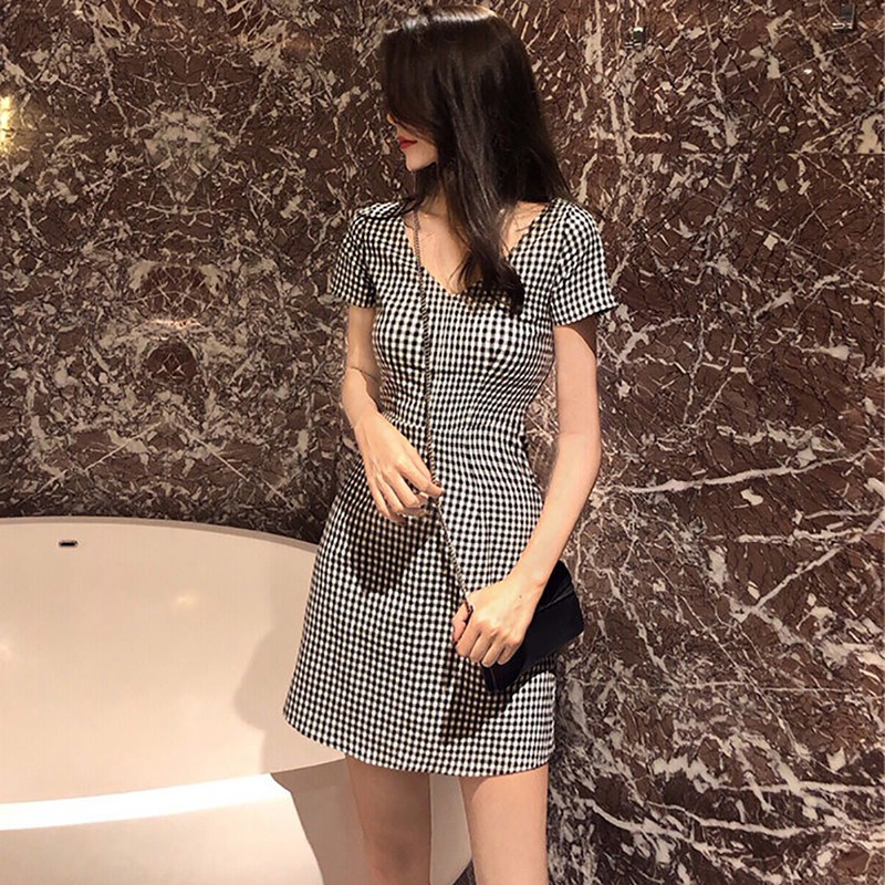 Đầm nữ cổ chữ V họa tiết caro thời trang quyến rũ | BigBuy360 - bigbuy360.vn