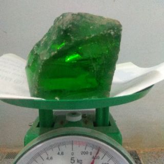 Đá thủy tinh xanh ( hàng thô )