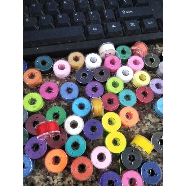 10 xuất chỉ máy gia đình kèm chỉ đủ màu