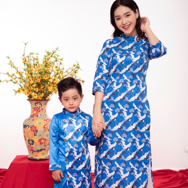 Áo dài mẹ và bé trai