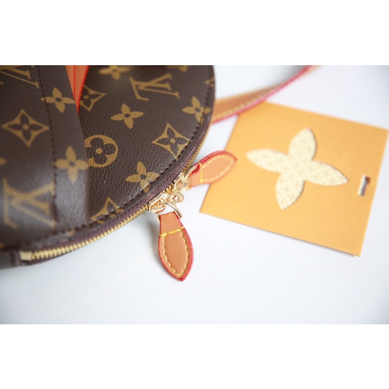 LV MOON BAGBACK fullbox nguyên seal ruy băng xịn xò duy nhất 1 mầu hoa nâu viền ngả mầu mật ong size 25cm