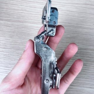 Bản lề Blum giảm chấn