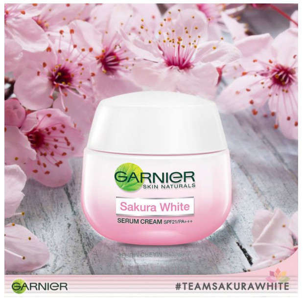 Kem dưỡng trắng Garnier Sakura White Serum Day Cream