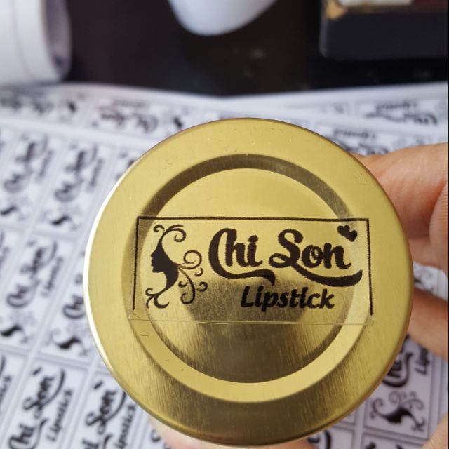 Tem lụa nhũ. Màu đen và bạc. Kích thước theo yêu cầu. Giá cực sốc. Bao dán tất cả các bề mặt. Nổi trội nền đen và vàng..