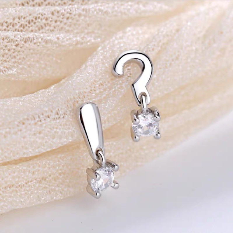 1 đôi bông tai khuyên tai dấu chấm hỏi than