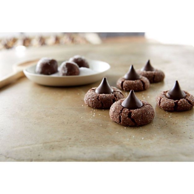 [Có đá Gel giữ nhiệt] Kẹo socola Mỹ đen Hershey's Kisses special dark túi tím 910g