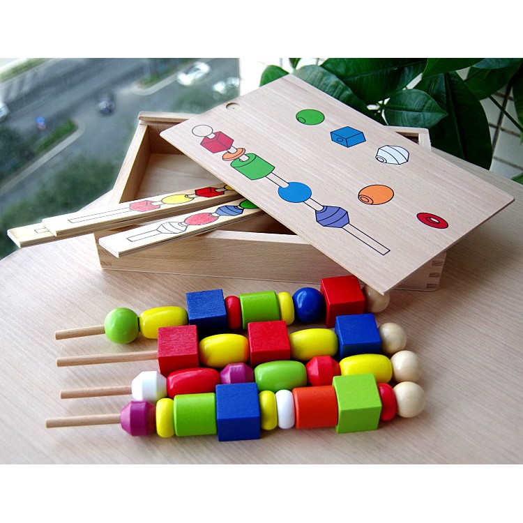 Luồn hạt xiên que Montessori