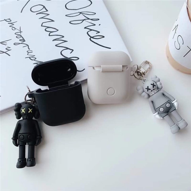 Airpod Case Kaws, bảo vệ tai nghe airpod chống va đập | BigBuy360 - bigbuy360.vn