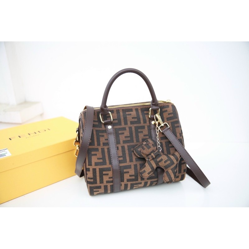 Túi Fendi trống kèm móc size 25 fullbillbox