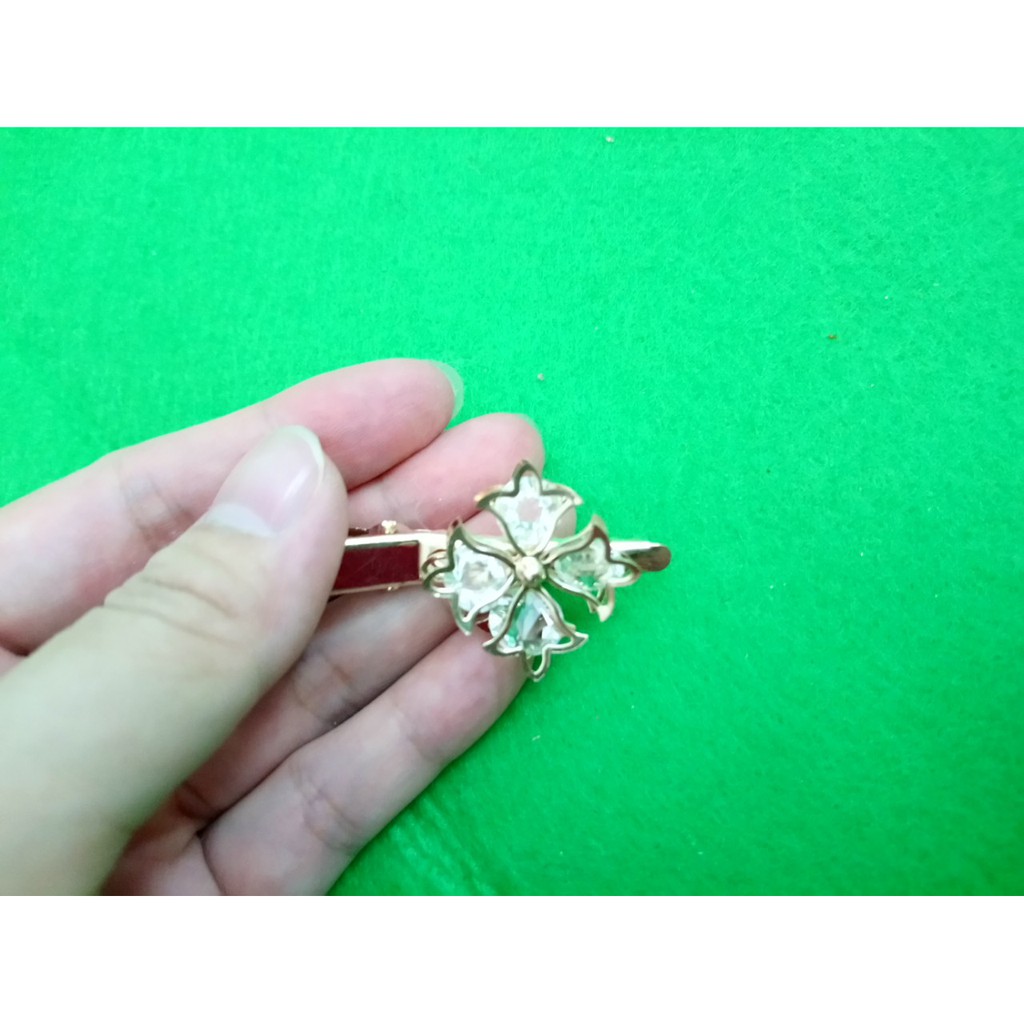 kẹp tóc thời trang hàng y hình. mẫu đẹp nha các bạn. hàng luôn có sẵn. nhanh tay đặt hàng nha. kẹp tóc mẫu mới
