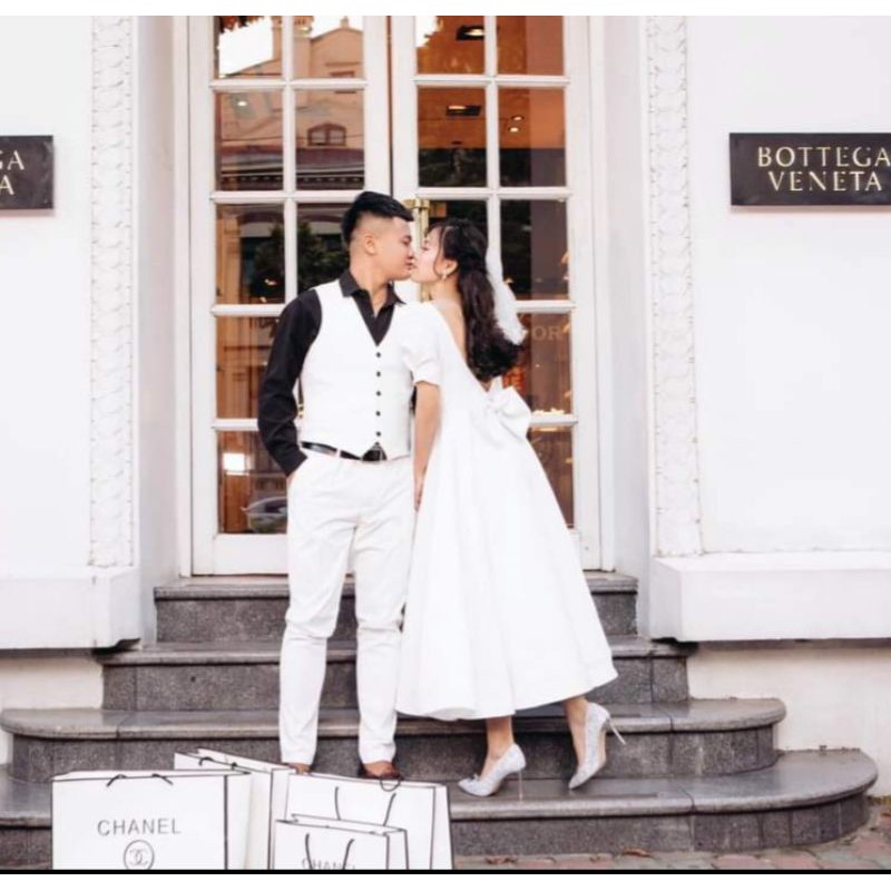 Đầm trắng xoè tay phồng cổ vuông Tiểu Thư Bunnia