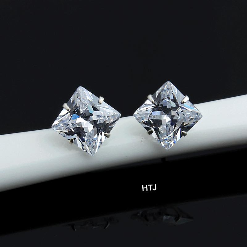 1 CHIẾC NỤ TAI BẠC NAM NỮ HÌNH VUÔNG CÁ TÍNH