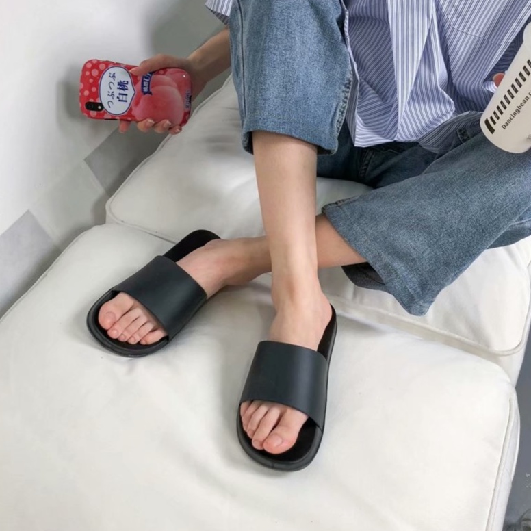 Dép quai ngang mang thoải mái thời trang dành cho các cặp đôi