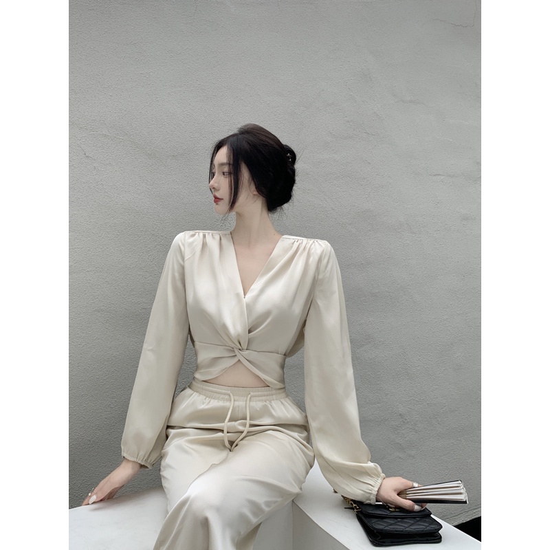 Áo croptop tay dài cổ chữ v chất liệu satin phong cách vintage Pháp