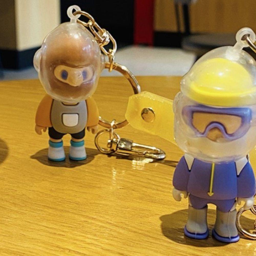 Móc Khóa Hình Cậu Bé PEWANY Hood 3D Ngộ Nghĩnh Giá Đỡ