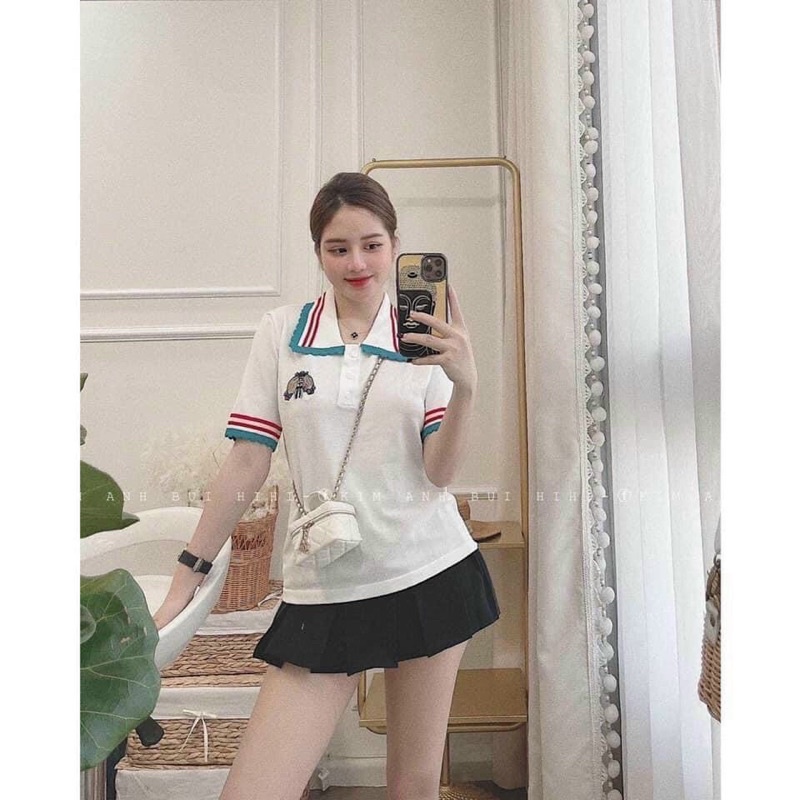 Áo len nữ dệt kim cộc tay cổ bẻ phối viền cổ và tay logo ngực