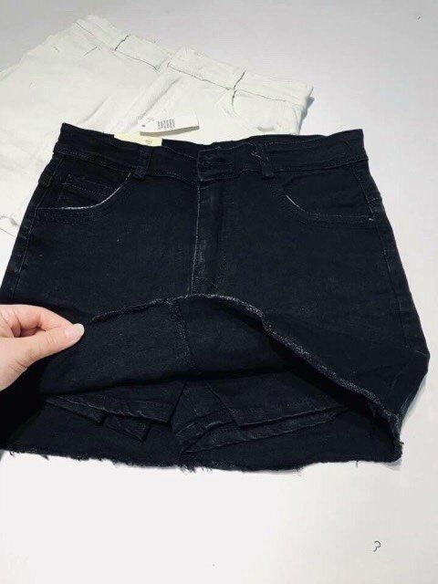Chân váy kaki tua rua gấu
