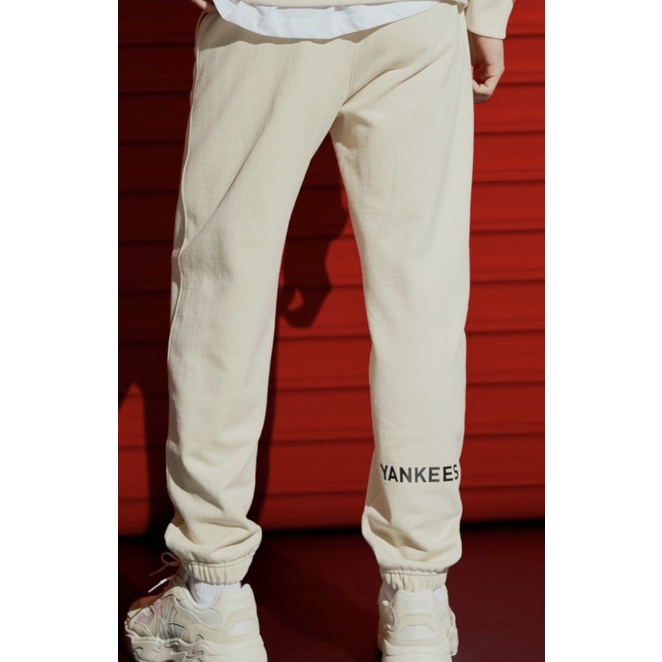 Quần jogger basic small logo  màu kem