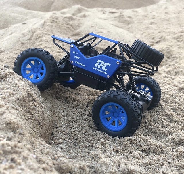 Xe điều khiển địa hình off-road vỏ kim loại 1:18