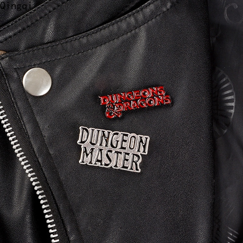 Ghim cài áo Miss Zoe hình Dungeon Master dùng cho trang trí D20