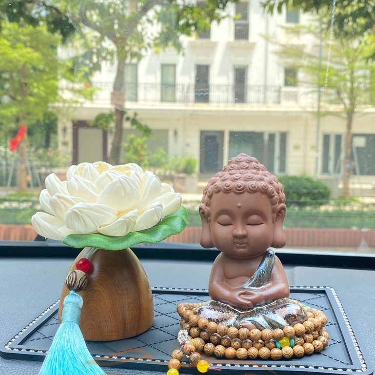 Phật thích ca mâu ni để taplo xe hơi, set phật gốm cùng liên hoa gỗ hoàng dương(ảnh thật)