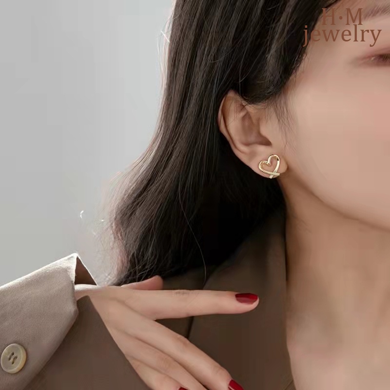 Khuyên Tai Xỏ Hình Trái Tim Ba Chiều Đơn Giản Không Cần Cởi