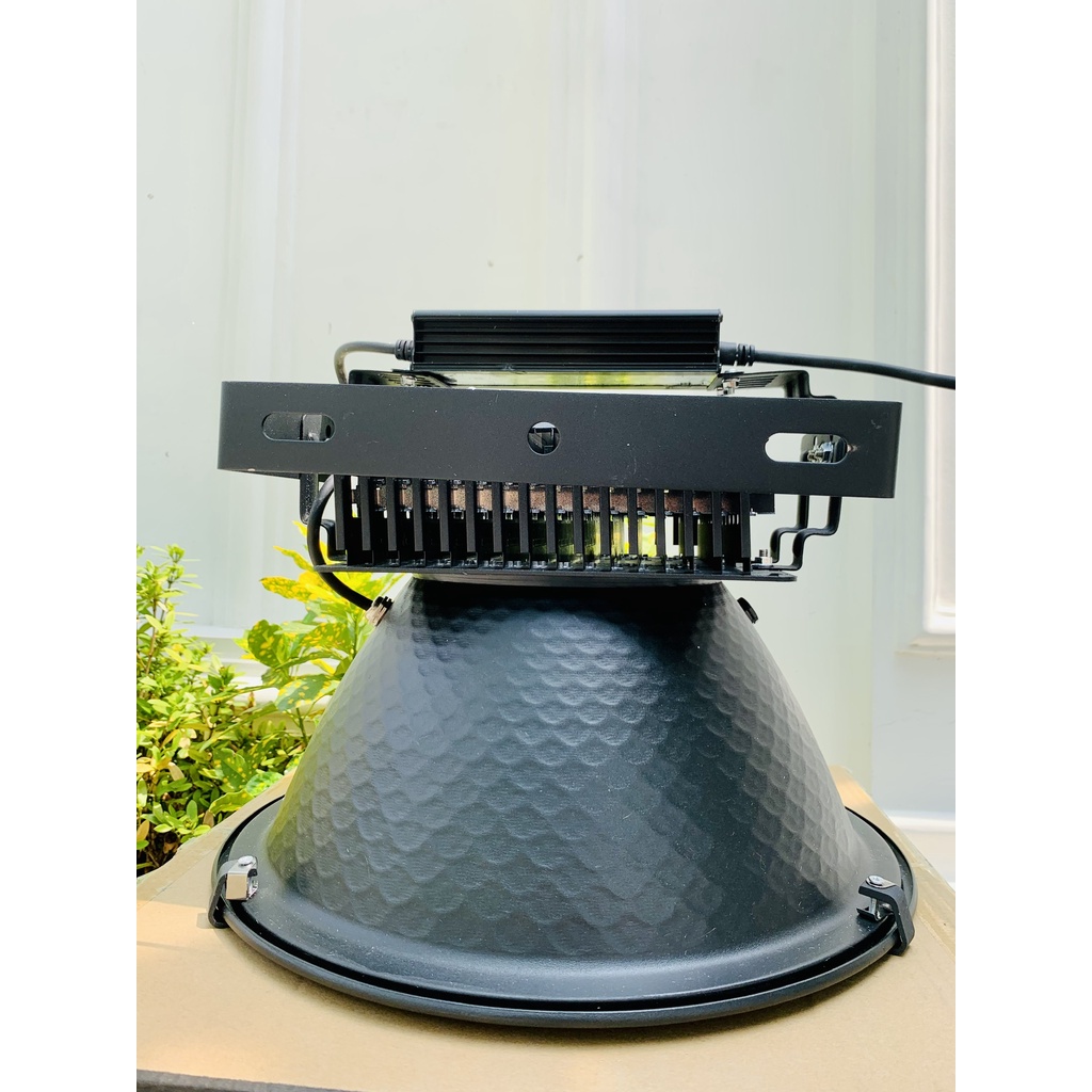Đèn led chiếu xa 400w chuyên cho tàu biển, sân vận động, sản phẩm chuẩn công suất chống nước ip 67