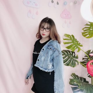 Áo khoác jeans đính cườm