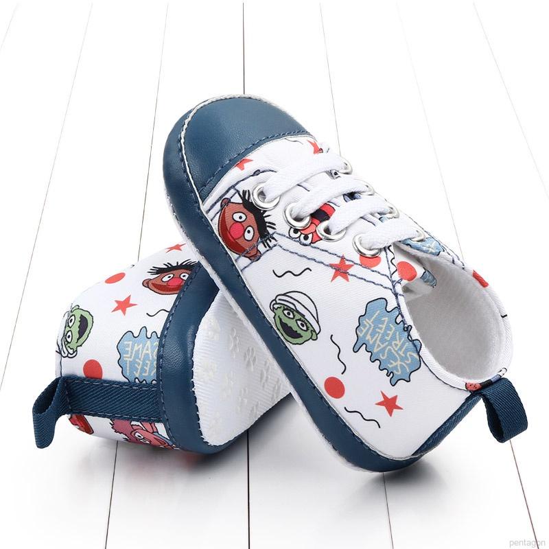 Giày thể thao đế mềm chống trượt thoáng khí in họa tiết hoạt hình cho bé