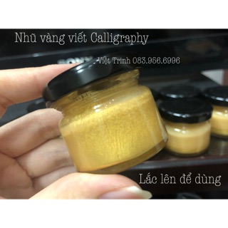 Nhũ vàng, mực trắng viết calligraphy