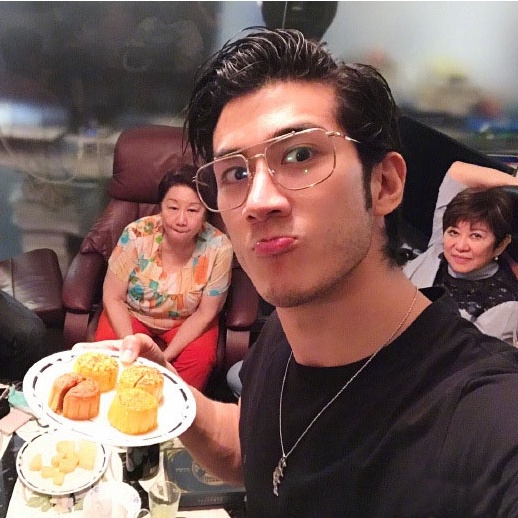 Mắt Kính Gọng Kim Loại Chống Bức Xạ Và Tia Bức Xạ