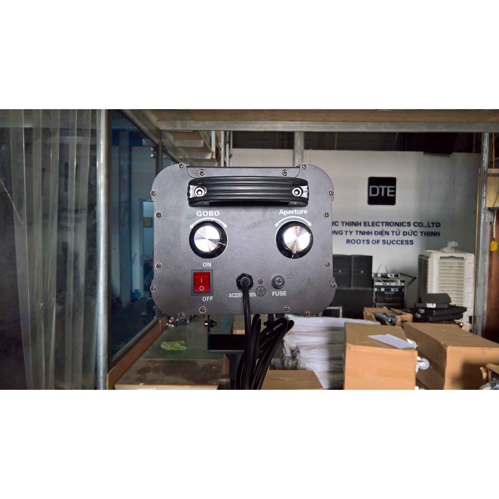 Đèn FOLLOW SPOT 230W 7R