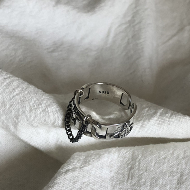 Nhẫn hở bằng bạc sao thổ màu đen 2210024