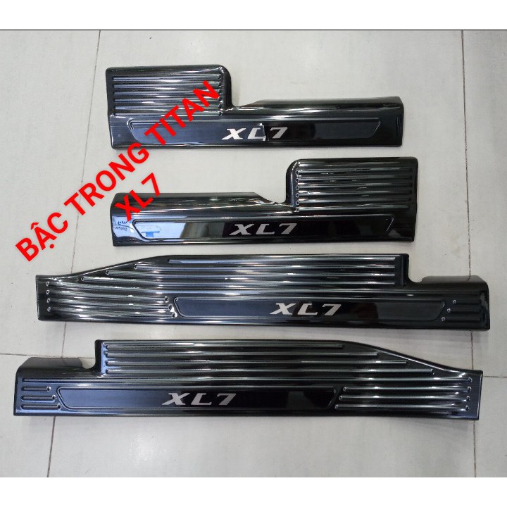 Ốp bậc cửa, nẹp cửa xe Suzuki XL7 2020 2021 2022 Mẫu TiTan + Tặng Kèm Keo Tăng Dính