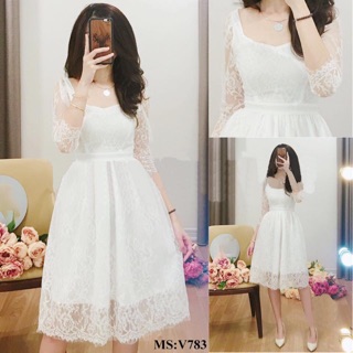 Váy ren trắng cổ vuông