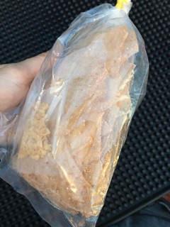 Bánh tráng muối tỏi cay