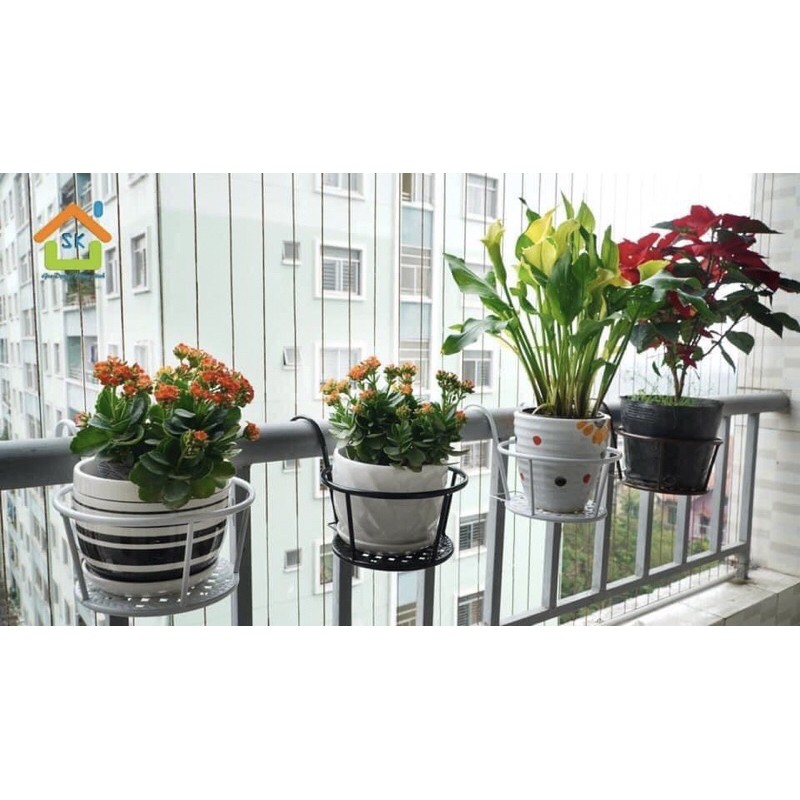 Giỏ treo hoa ban công