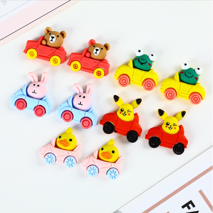 Mẫu charm pikachu, gấu nâu, thỏ hồng, ếch xanh, vịt vàng đi xe hơi cho các bạn trang trí kẹp tóc, dán Jibbitz, DIY